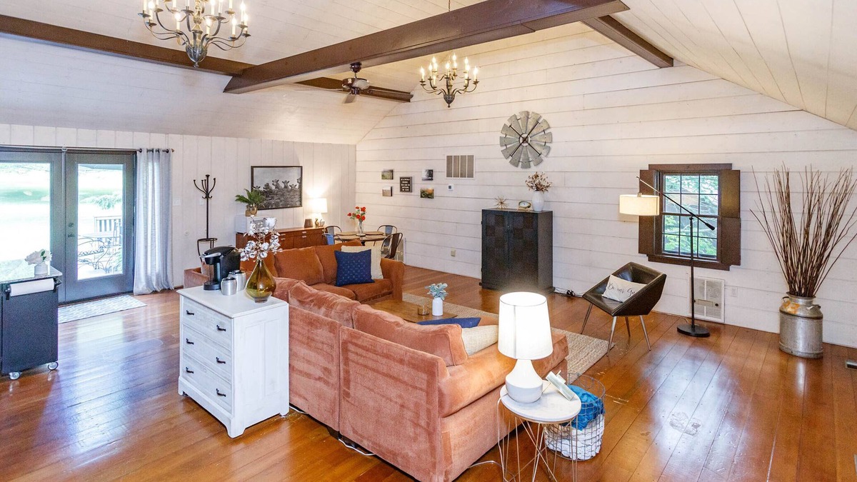 Brownstown Apartment | Historic, Yet Modern Carriage House Loft Apartment Nestled In Lancaster County.