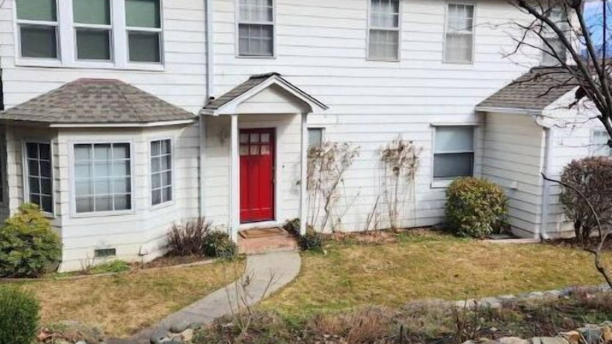 Quincy House | Historic1939 home in Quincy 5 beds, 2.5 baths
