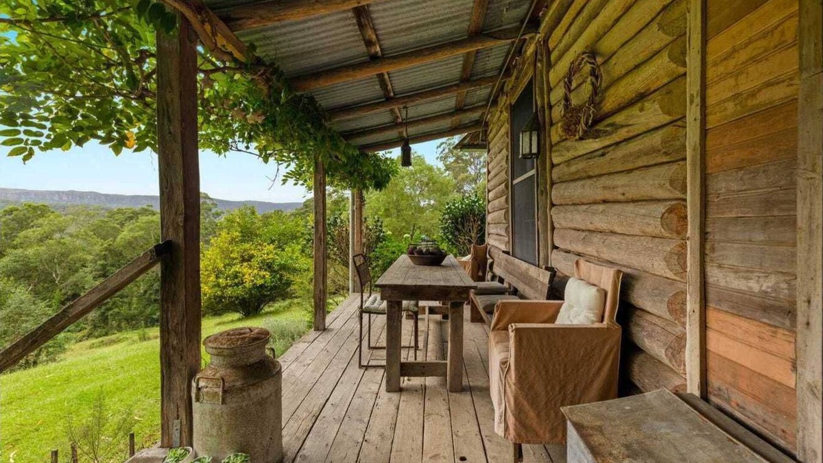 Barrengarry Cabin | Historical 150 year old Timber Cabin at Kangaroo Valley