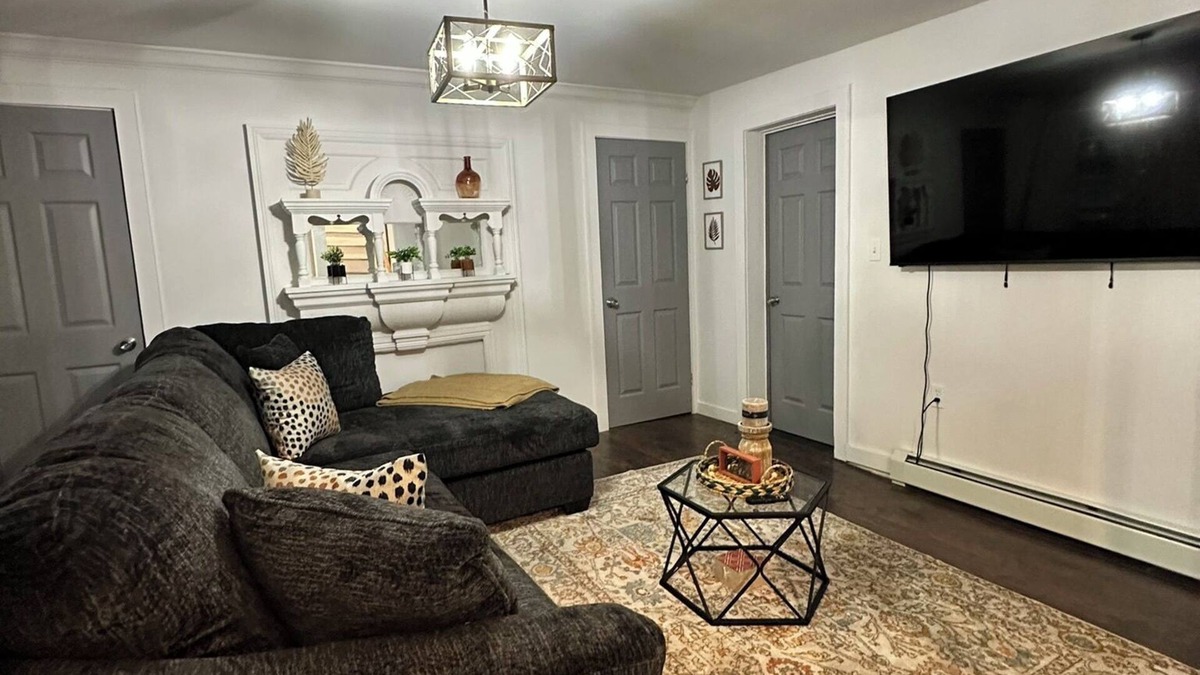 East Petersburg House | Historical 1800s Log Home