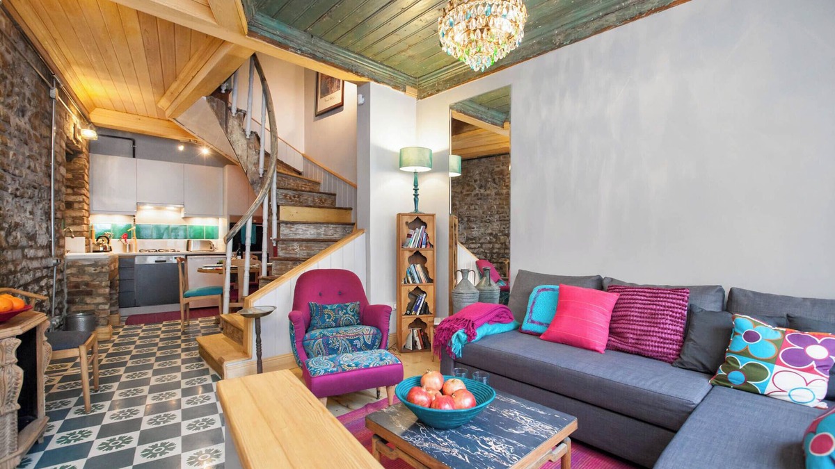 Balat House | Historical 3 storey house in Old Istanbul, recently restored, comfortable stay!
