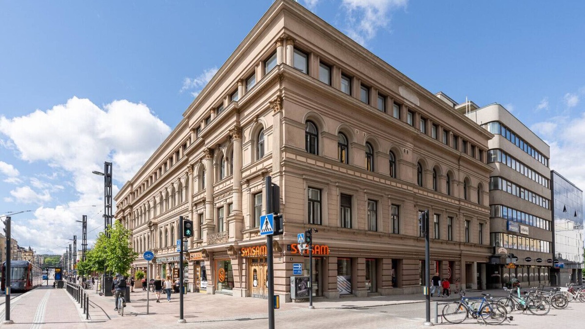 Tampere Apartment | Historical 3BR Downtown Apartment with Sauna