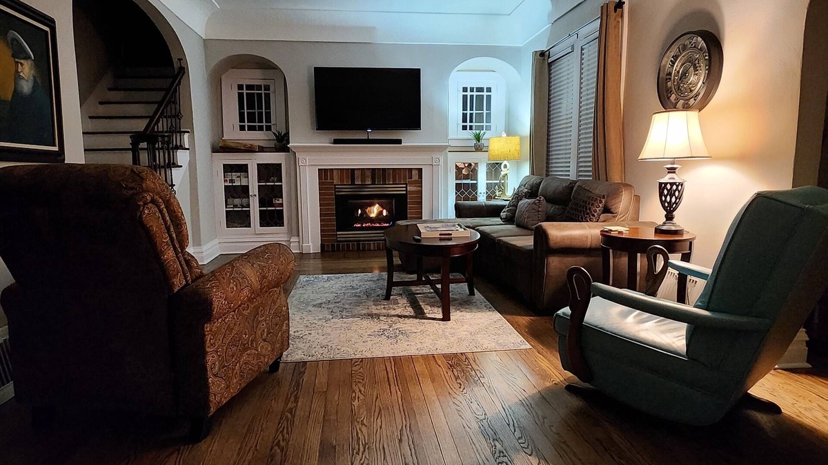Lorain House | Historical 6 bed home, game room, short walk to beach & harbor lighthouse views.