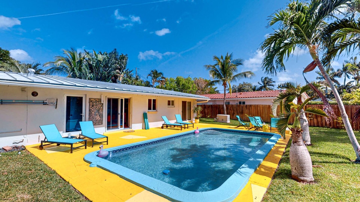 North Corals House | Historical bungalow with tropical private salt water pool & outdoor fireplace