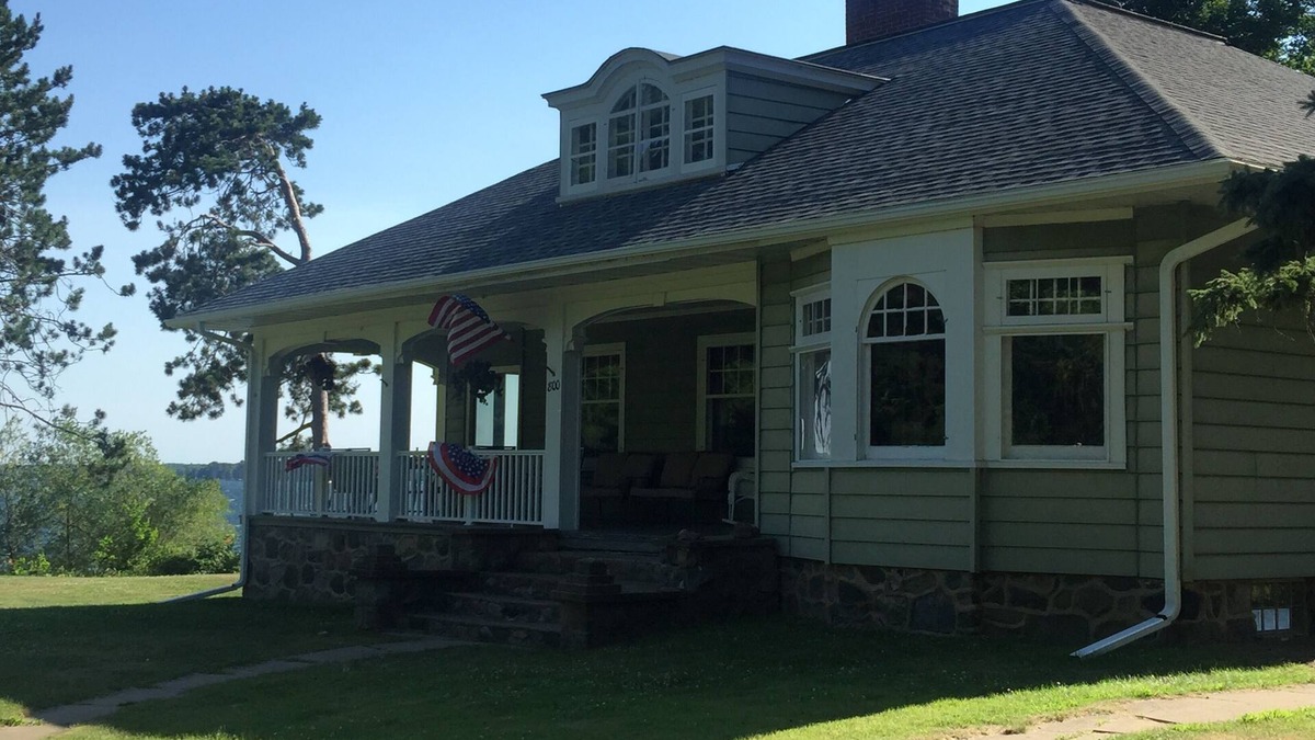 Crandon House | Historical Bungalow on Lake Metonga
