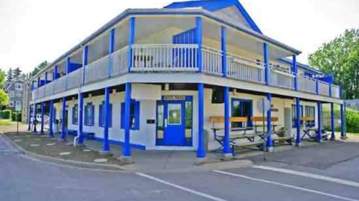 Historic Old Town Hotel | Historical Waterfront King George Inn 3