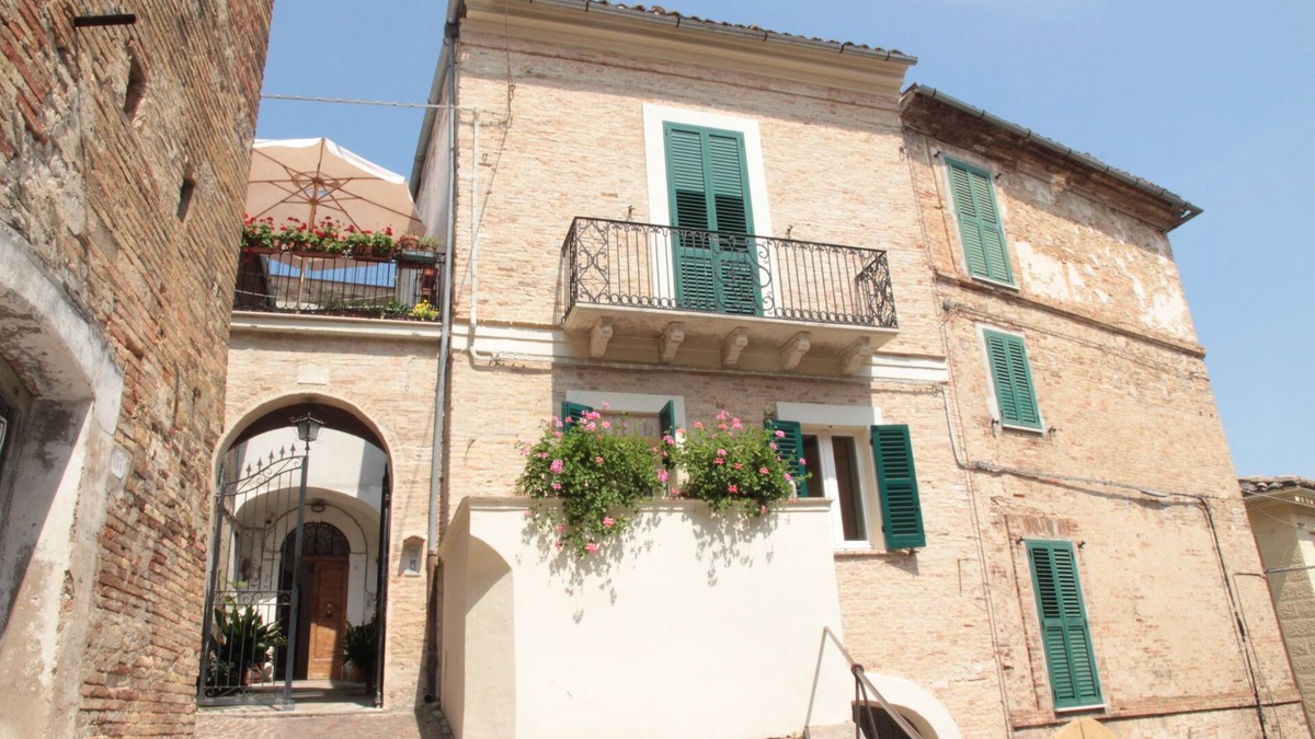Penne Apartment | Historical centre of Penne, lively Abruzzo hill town near mountains and beaches