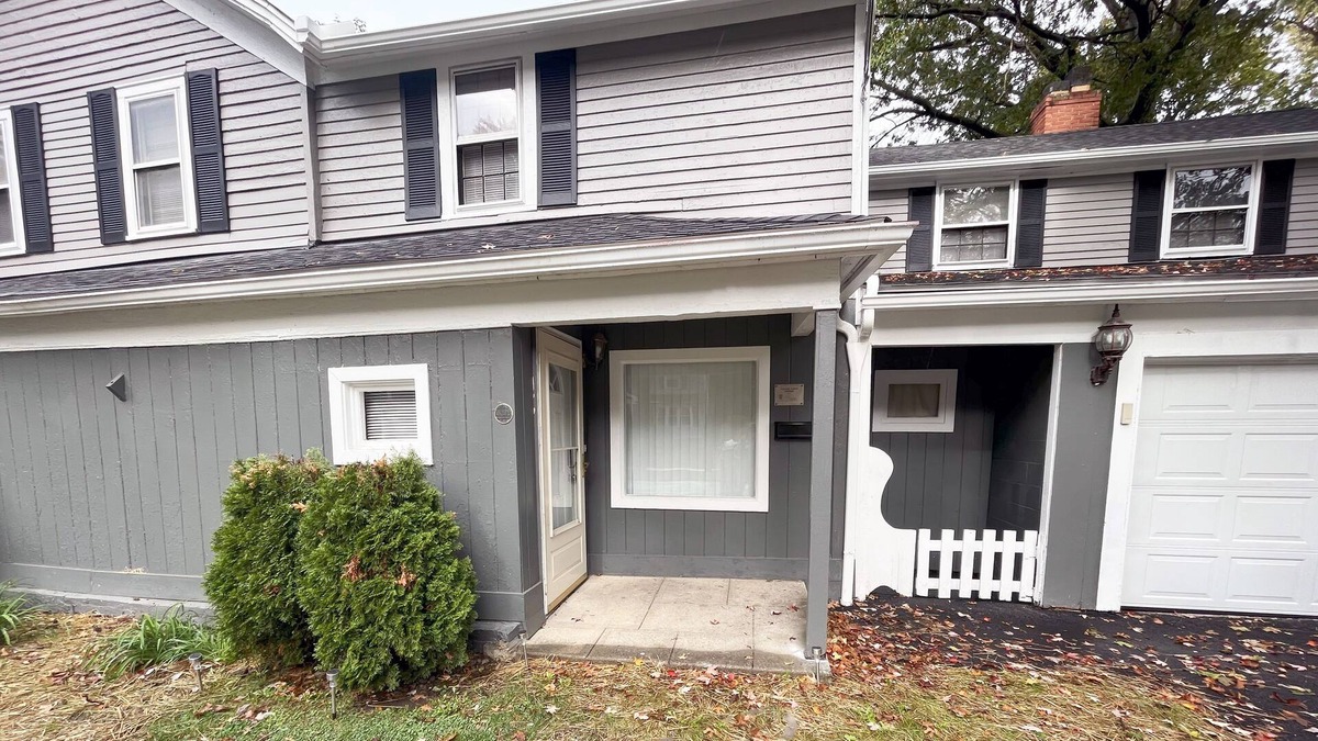 Cleveland Heights Apartment | Historical Charm in the Heart of Cleveland! - Cottage Core 3 Bedroom 2.5 Bathroom Vintage Wonder