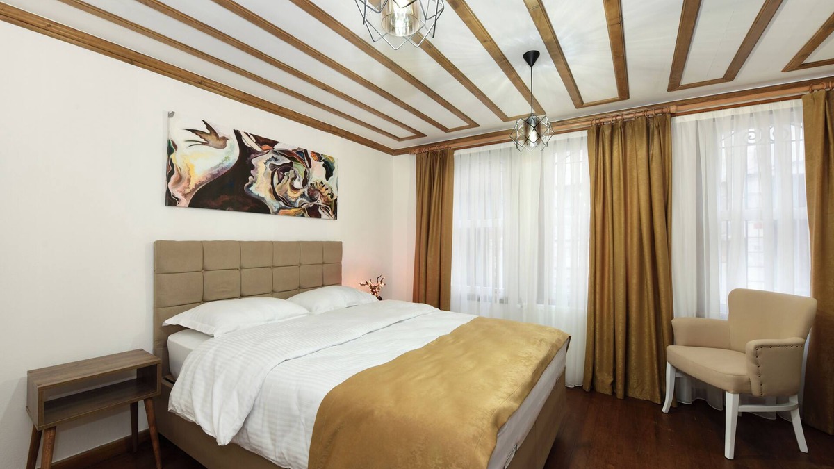 Pera Apartment | Historical Cozy Dublex Wood Apt at Galata