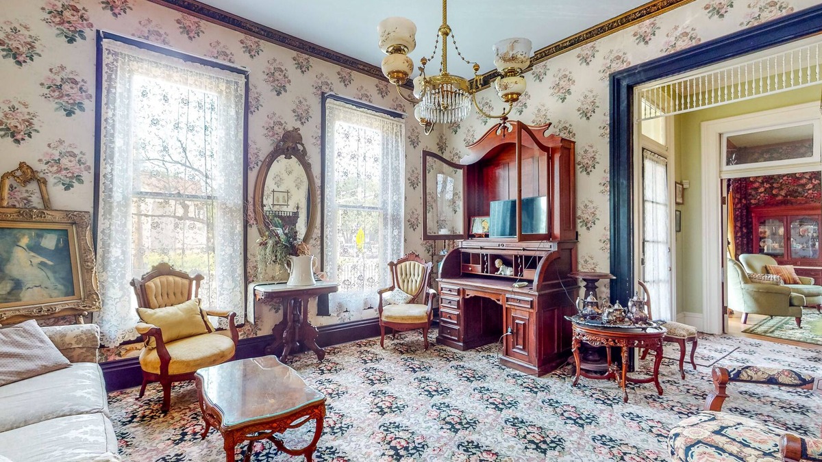 Springfield House | Historical Home w/Modern Conveniences w/Porches