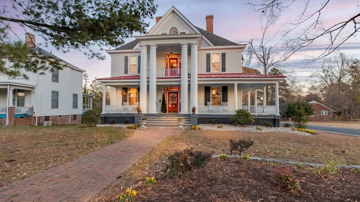 Blackstone House | Historical home - walking distance to shops and eateries