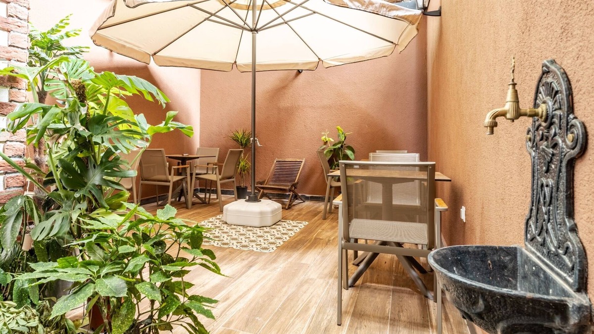 Rasimpasa House | Historical Hotel Room w Garden Near Kadikoy Square