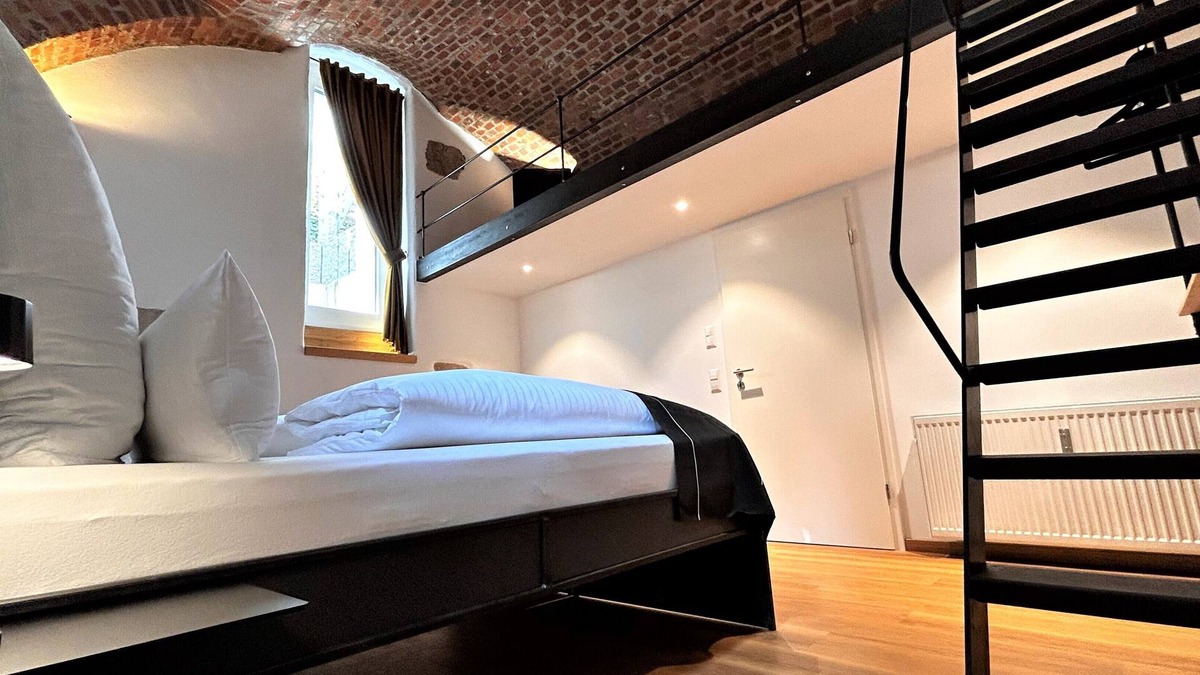 Unterwiehre-Nord Apartment | Historical Luxury Homes - Deluxe Edition
