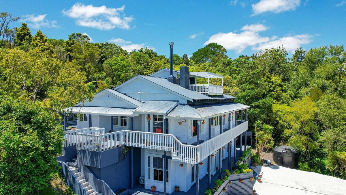 Auckland Villa | Historical Lifestyle Retreat!