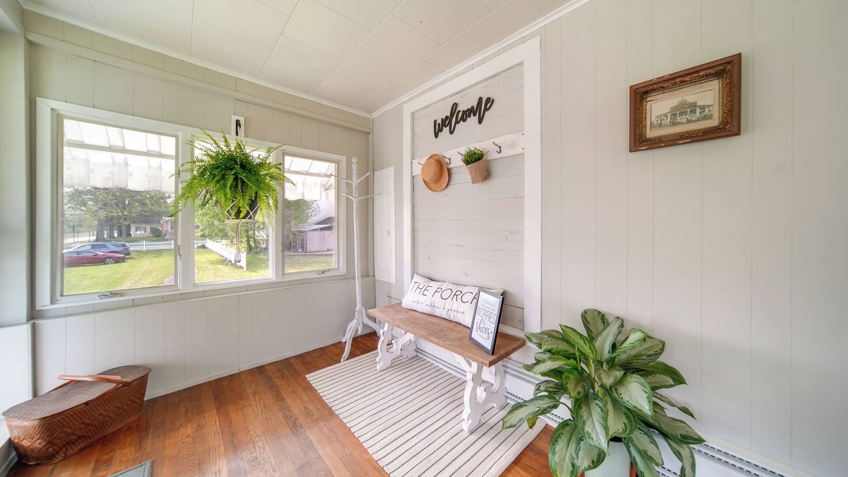 Cambridge Springs House | Historical Magnesia Springs Home, Near Kayaking!