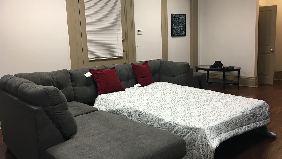 Mount Vernon Apartment | Historical Pet Friendly Apt in the Heart of Mt Vernon w/Free Wifi, Paid Parking