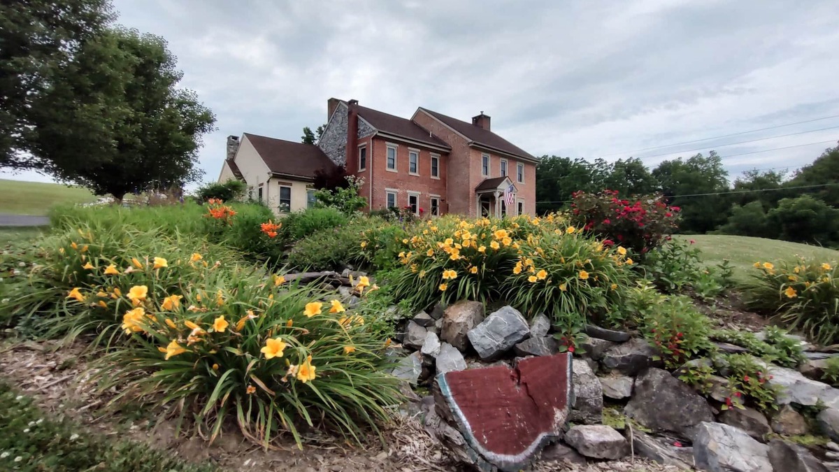 Dauberville Cottage | Historical Plum Creek Place - Charming spring house Suite - near Reading PA