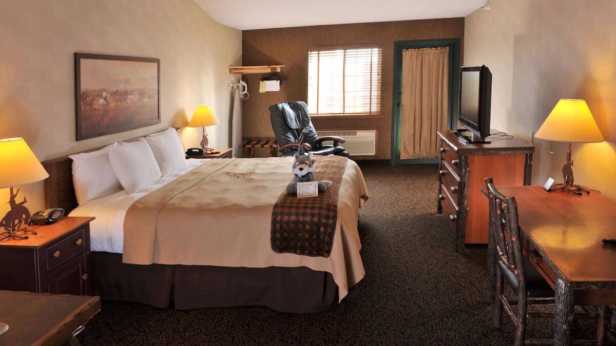 St. Joseph Hotel | Historical Stays with Modern Amenities & River Trail Access