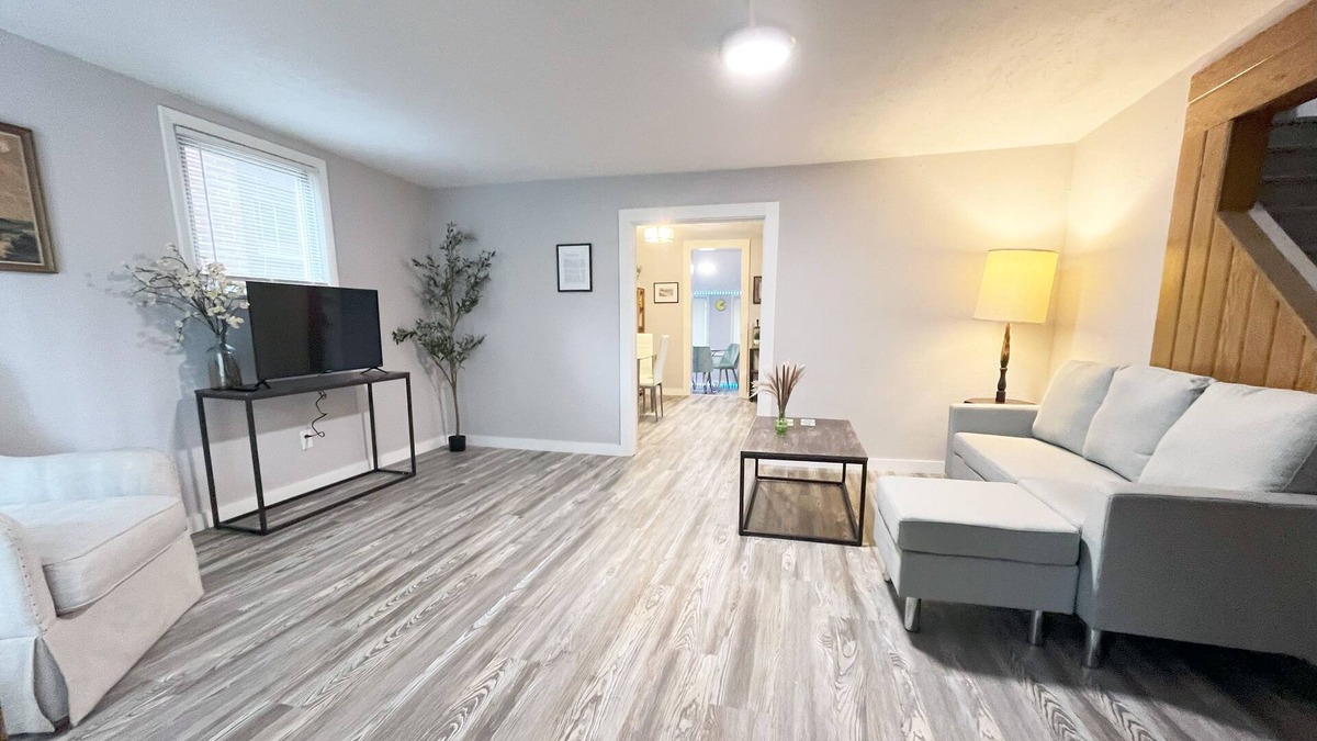 Cleveland Heights Apartment | Historical Updated Gem of Cleveland Heights - 2 Beds 2 Bath and a GAME ROOM