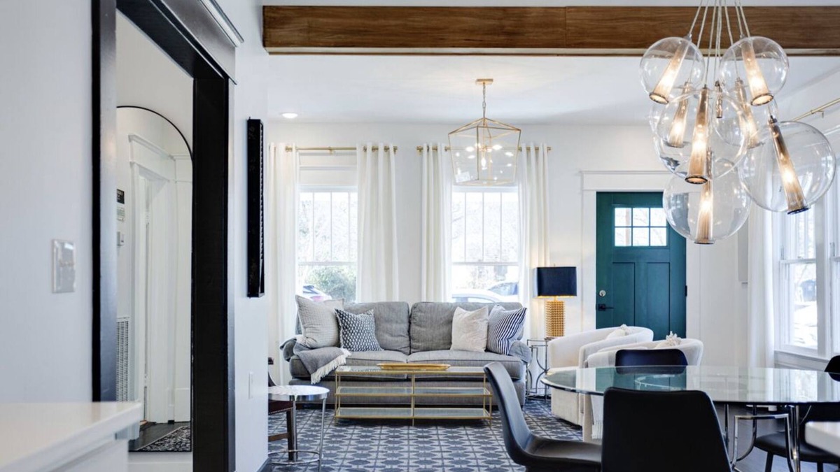 Durham House | Historically Hip on Hale-3 Kings, Walkable to shops, 3 minutes to Duke