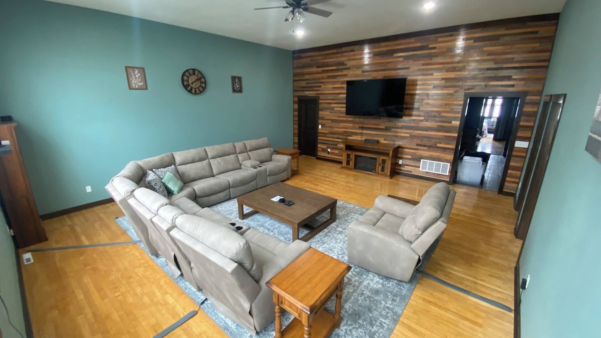 Eau Galle House | Historically Renovated, Spacious, 5-bdrm, 4-bath, 10-Bed, Game Room, Jetted Tub