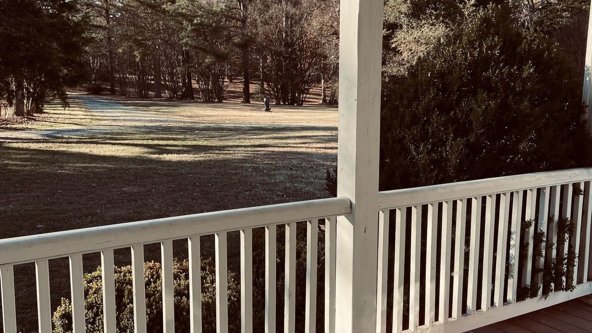 Lawrenceville House | ~HistoricBungalow~QueenBed~FarmStay~SleepsTwo~