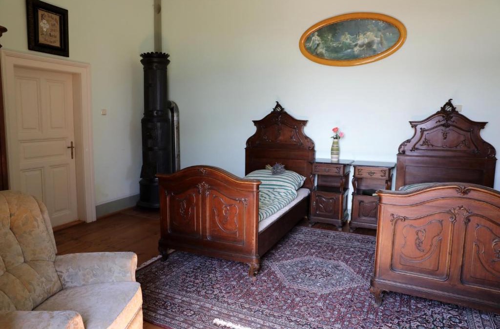 Nepomuk Apartment | Historické apartmány Zelenohorská pošta
