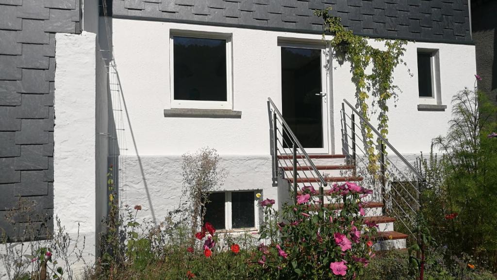 Holzhausen House | Historisches Ferienhaus "Schwalbennest" mit Eseln