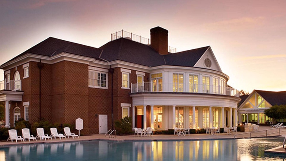 Williamsburg Resort | History, Busch Gardens, and the Beach!