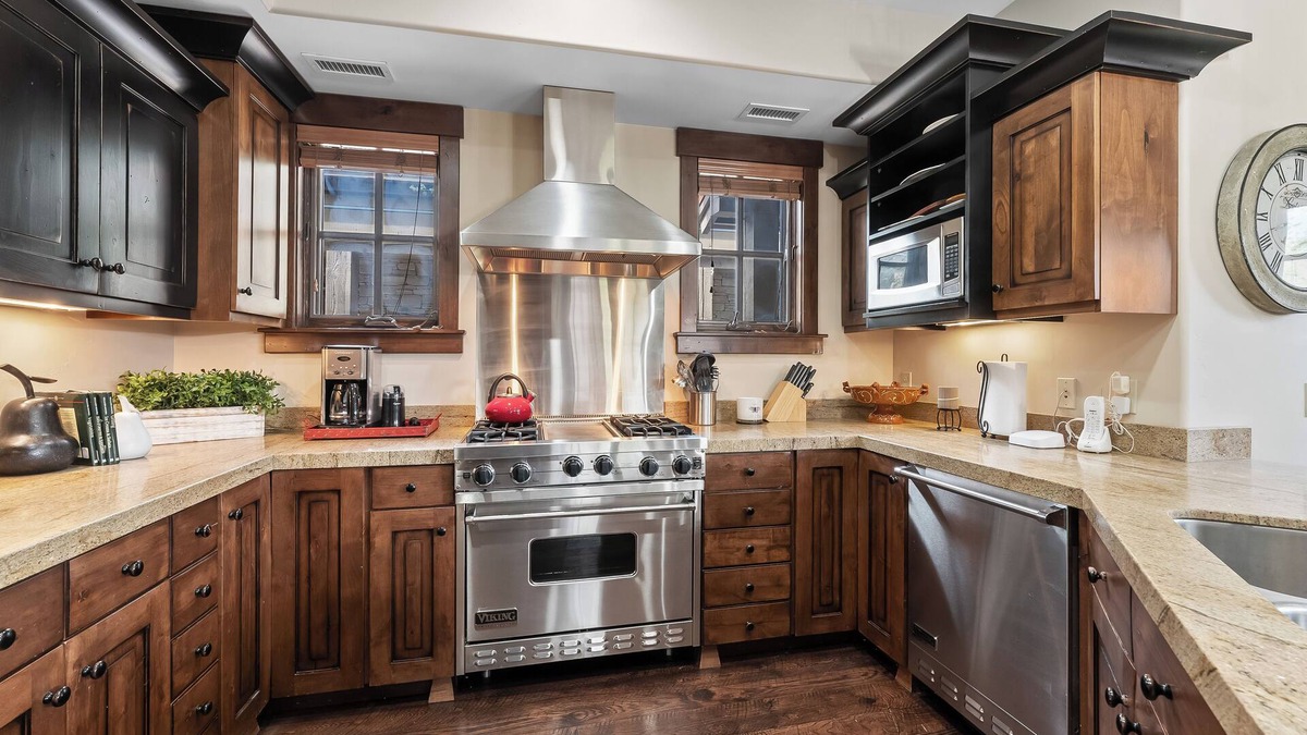 North Park City Ski Chalet | Hit the Slopes in 20 yards: Ultimate Ski-In/Out Park City Condo!