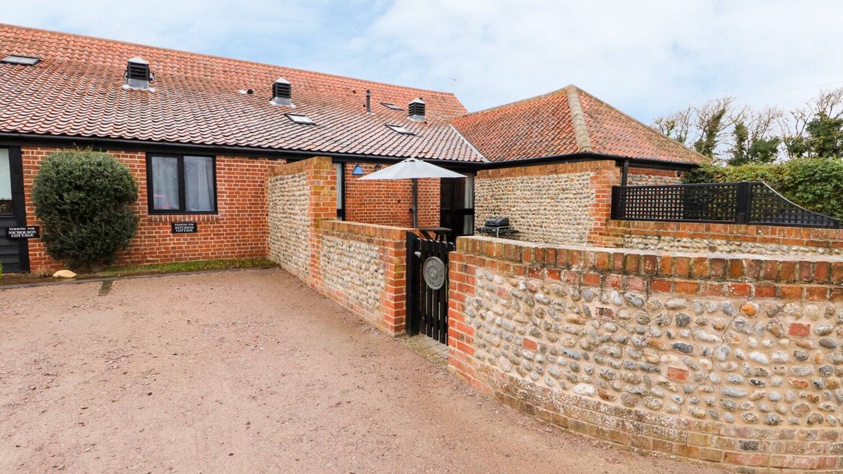 Happisburgh Cottage | HITCHENS COTTAGE, pet friendly in Happisburgh, East Anglia