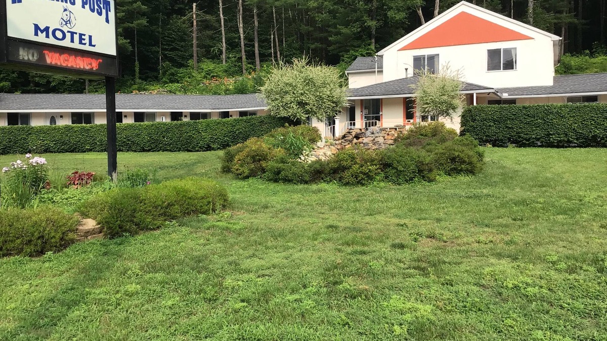 Cornwall Bridge Hotel | Hitching Post Country Motel
