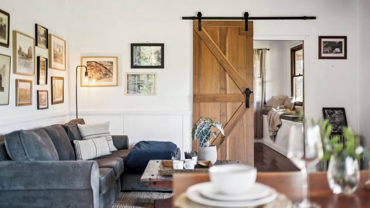 Coramba Apartment | Hitching Rail Hut - Romantic Rural Retreat with Outdoor Bath