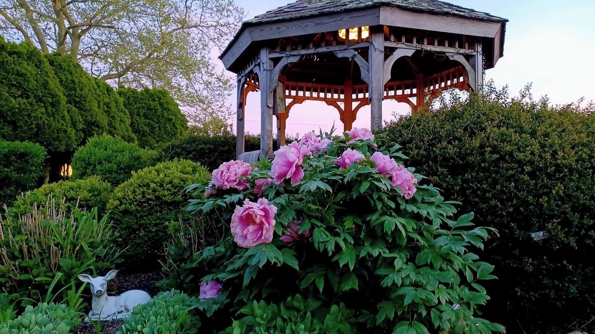 Montauk Cottage | Hither House Cottage, a retreat near the beaches of Montauk NY and Pet Friendly!
