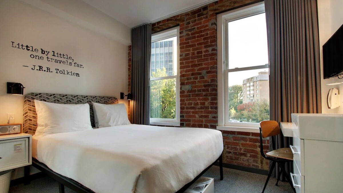 Foggy Bottom Hotel | Hive King, Hotel Hive, Welcoming Ambience, Steps to National Mall