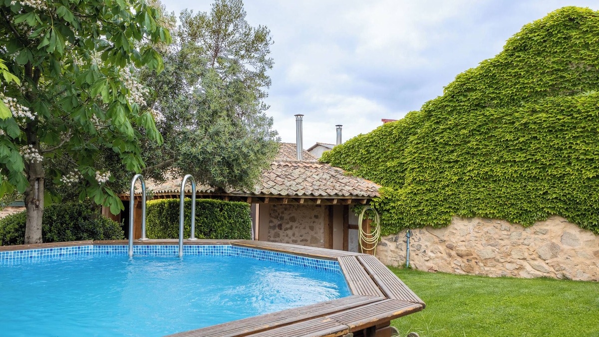 Tabladillo House | Holiday Home 'La Casona Y Casitas De Tabladillo' with Private Pool, Private Terrace and Garden