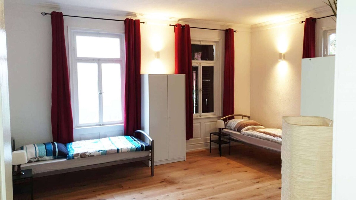 Metzingen Apartment | HÖ01 large apartment with dryer and washing machine