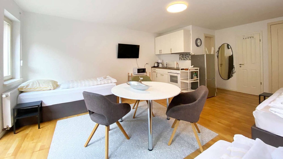 Kelkheim Apartment | HÖ01 large apartment with dryer and washing machine