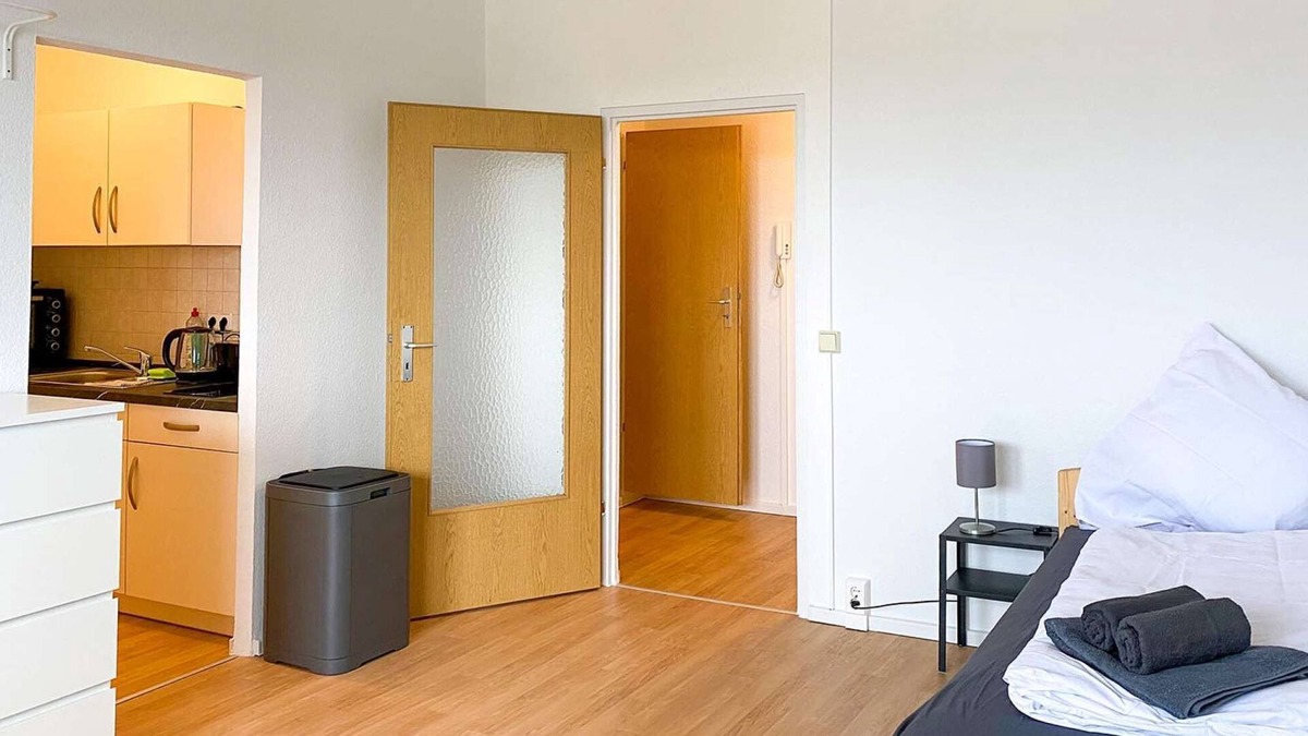 Zwickau Apartment | HÖ01 large apartment with dryer and washing machine