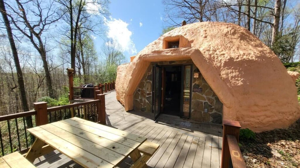 Arlington Cottage | Hobbit Hole on 15 acres