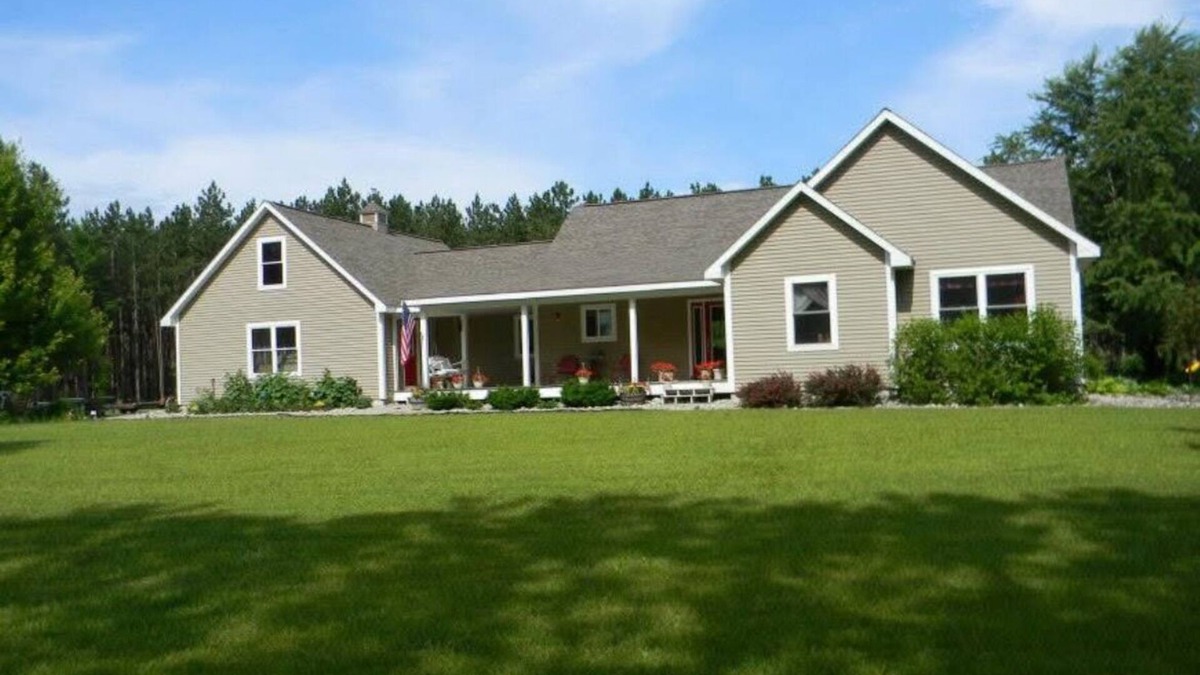 Lake Ann House | Hobby Farm close to Sleeping Bear Dunes, horse and ATV trails! Horses Welcome!