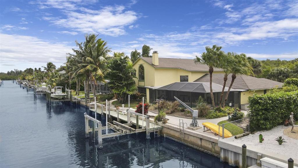 Hobe Sound House | Hobe Sound 9245 Treasure Coast Waterfront Vacation Rental by Unique Vaca Stay
