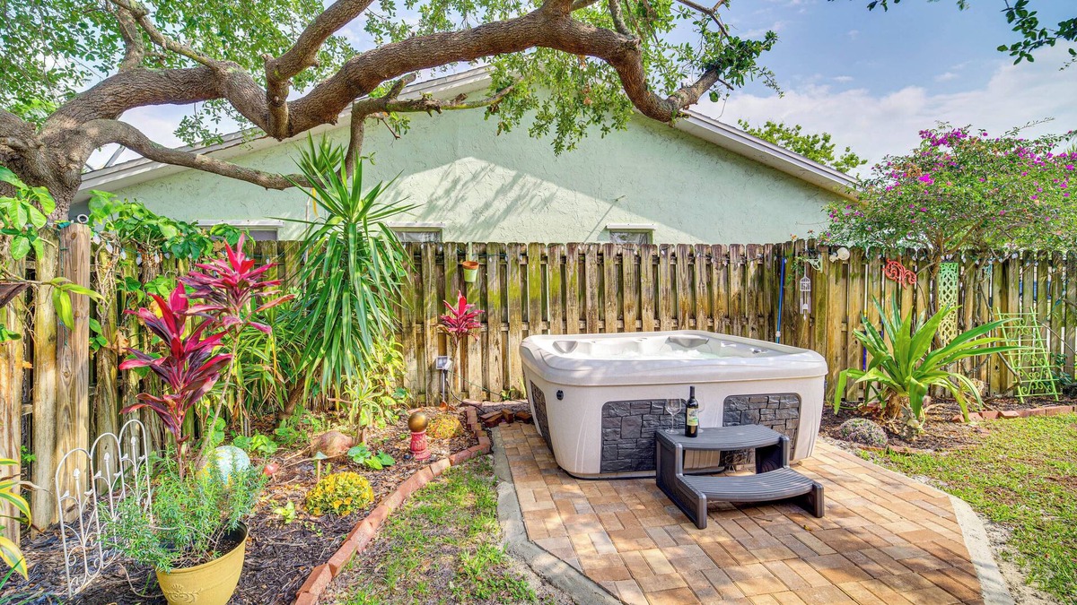 Hobe Sound Villa | Hobe Sound Villa w/Screened Porch: 4 Mi to Beach