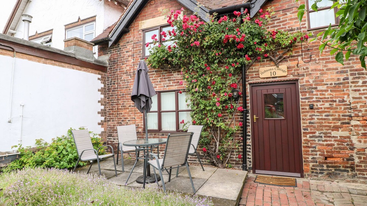 Ilkeston Cottage | Hobson's Cottage 10 Main Street
