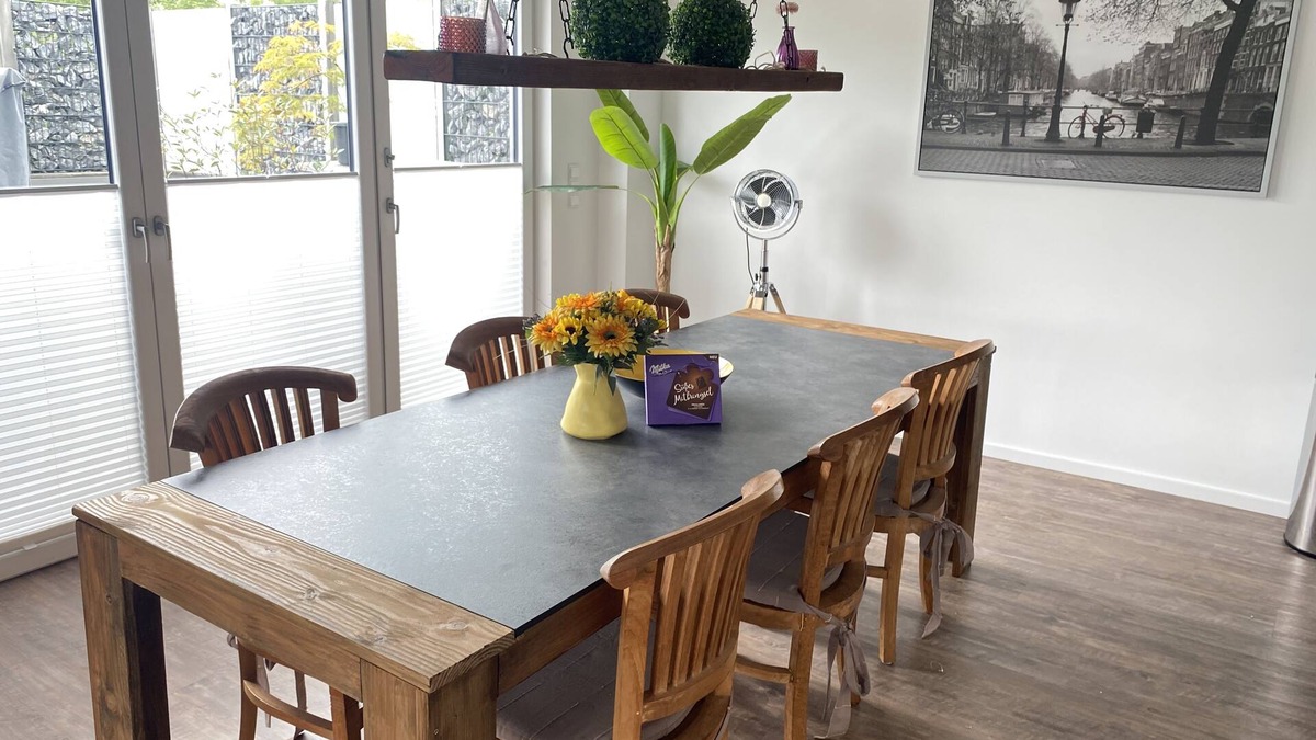 Constantia Apartment | Hochmoderne Ferienwohnung mit gr. Dachterrasse, Zentral in Emden