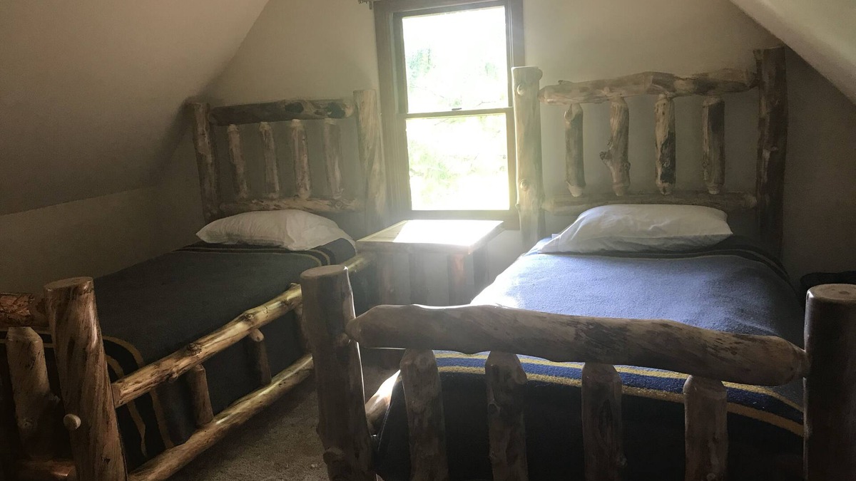Laurelville Cabin | Hocking Hills Cabin comes with 3 "Wild Cats".