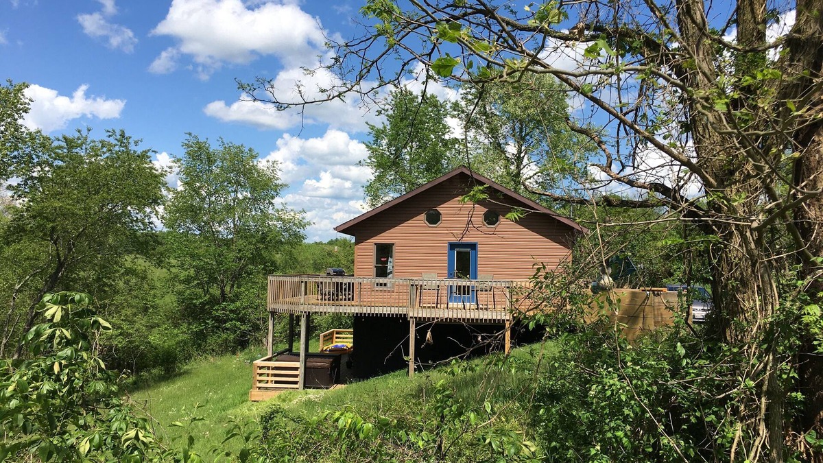 McArthur Cabin | Hocking Hills Chubby Frog Cabin: Game Room, Hot Tub, Fire Pit & Private Hiking!