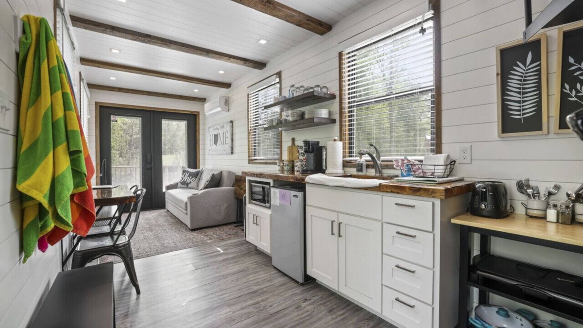 Logan Apartment | Hocking Hills: Hiltop Haven: The Double Stack
