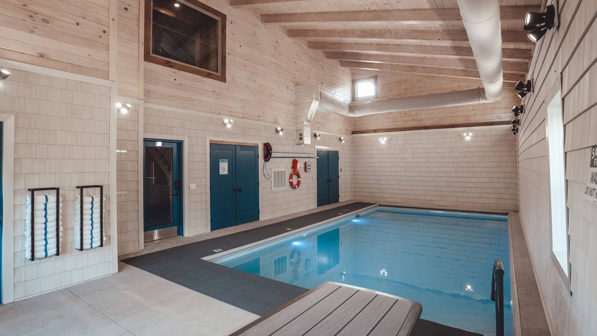 McArthur Cabin | Hocking Hills: Pool! Game Room! Trails! Sleeps 20!