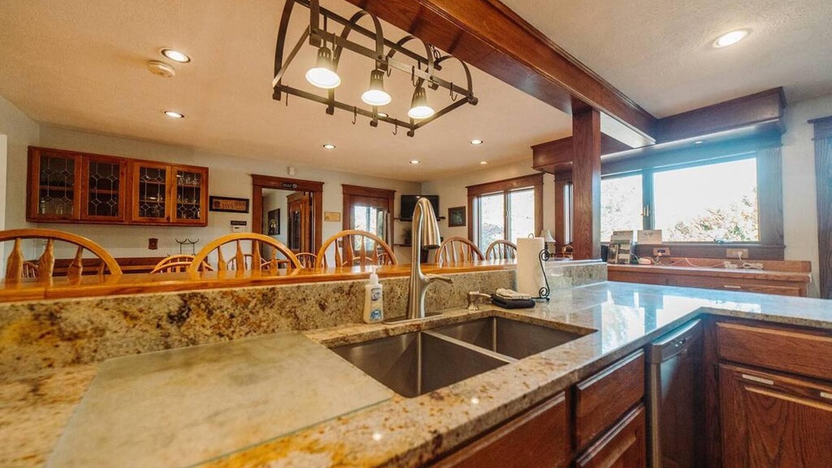 New Plymouth House | Hocking Hills Pool Hot Tub